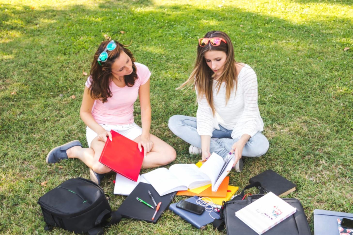 Sesiones prácticas de negociación financiera con casos empresariales